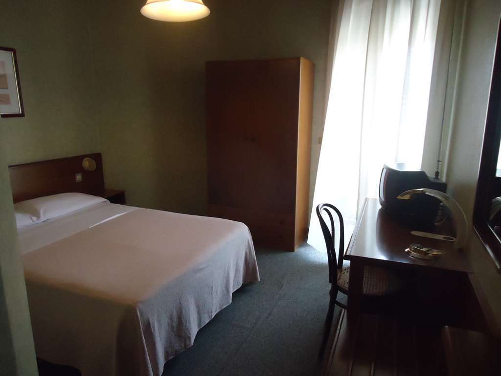 Hotel De La Ville Central Latina Room photo