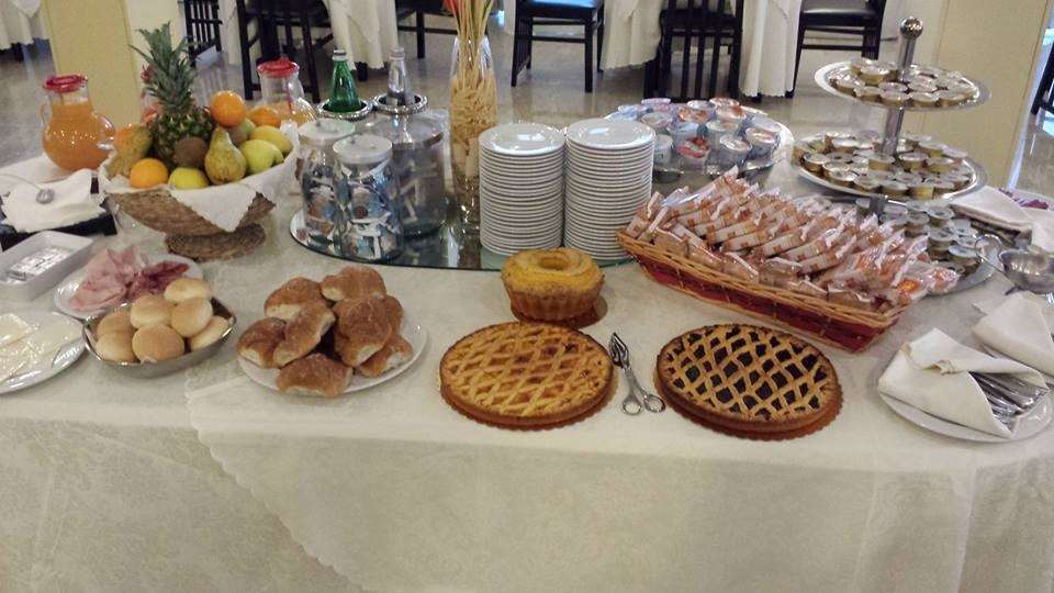 Hotel De La Ville Central Latina Restaurant photo